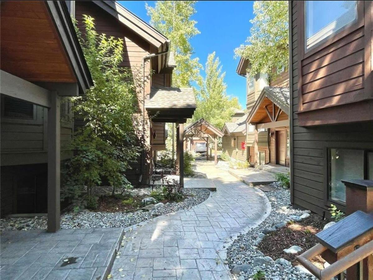Luxury Modern Townhome Steps To Ski Lifts And Downtown With Nature At Your Patio Брекенридж Экстерьер фото